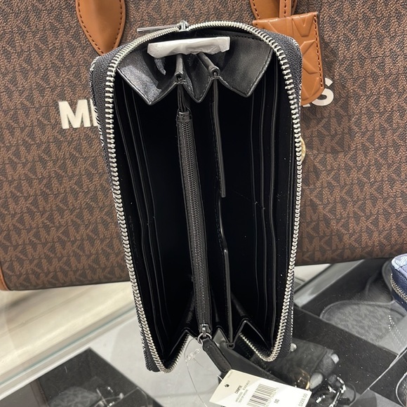 Michael Kors Men’s Women’s Cooper Tech Zip Around Continental Wallet
Black
NWT - Picture 10 of 16